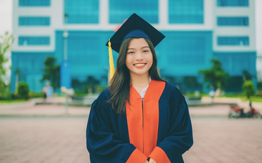 when to send graduation announcements