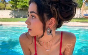 How Daisy Blooms Uses OnlyFans to Build a Distinctive Online Presence